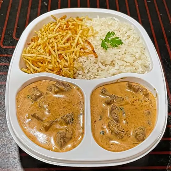 Marmita especial de estrogonofe com arroz e batata palha