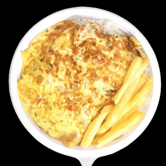 Omelete com batata frita e arroz